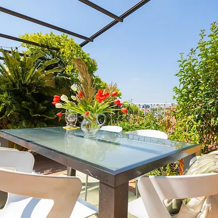 Luxury Penthouse - View & Terrace Apartman
